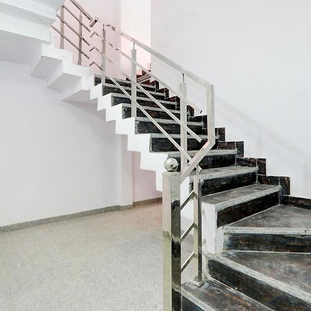 Hotel O White House Hasanganj Екстер'єр фото