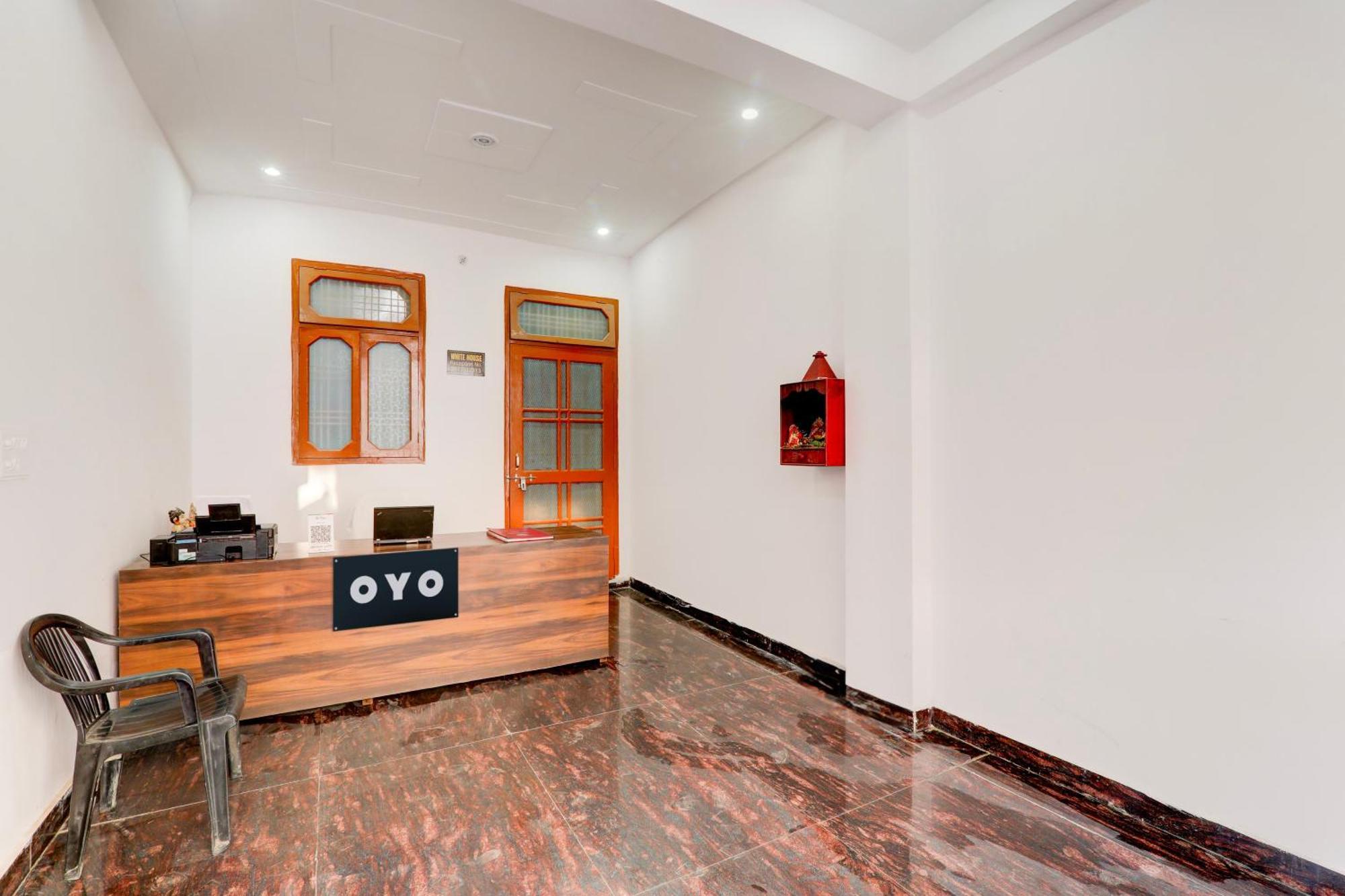 Hotel O White House Hasanganj Екстер'єр фото