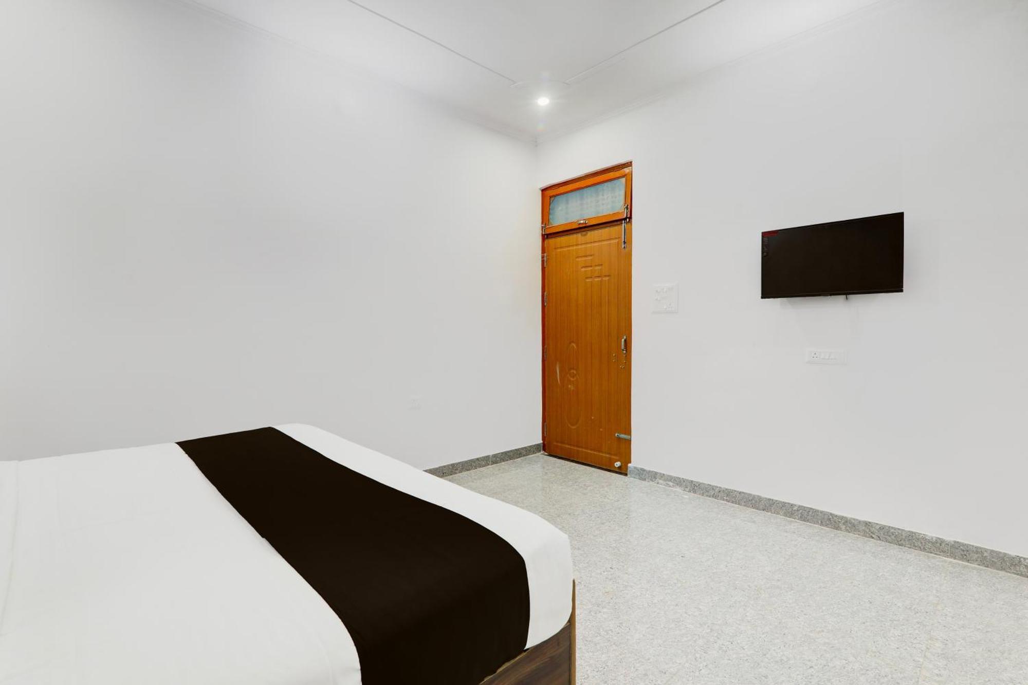 Hotel O White House Hasanganj Екстер'єр фото