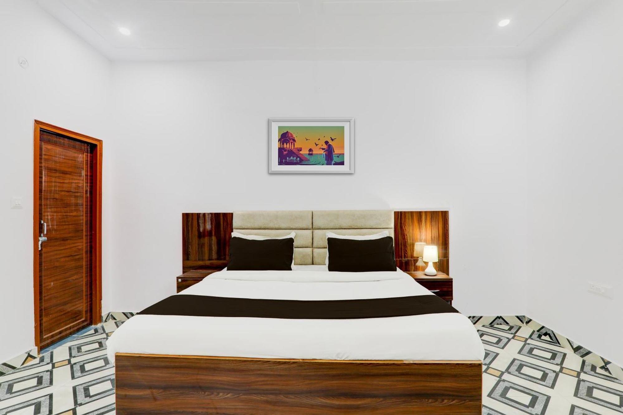 Hotel O White House Hasanganj Екстер'єр фото