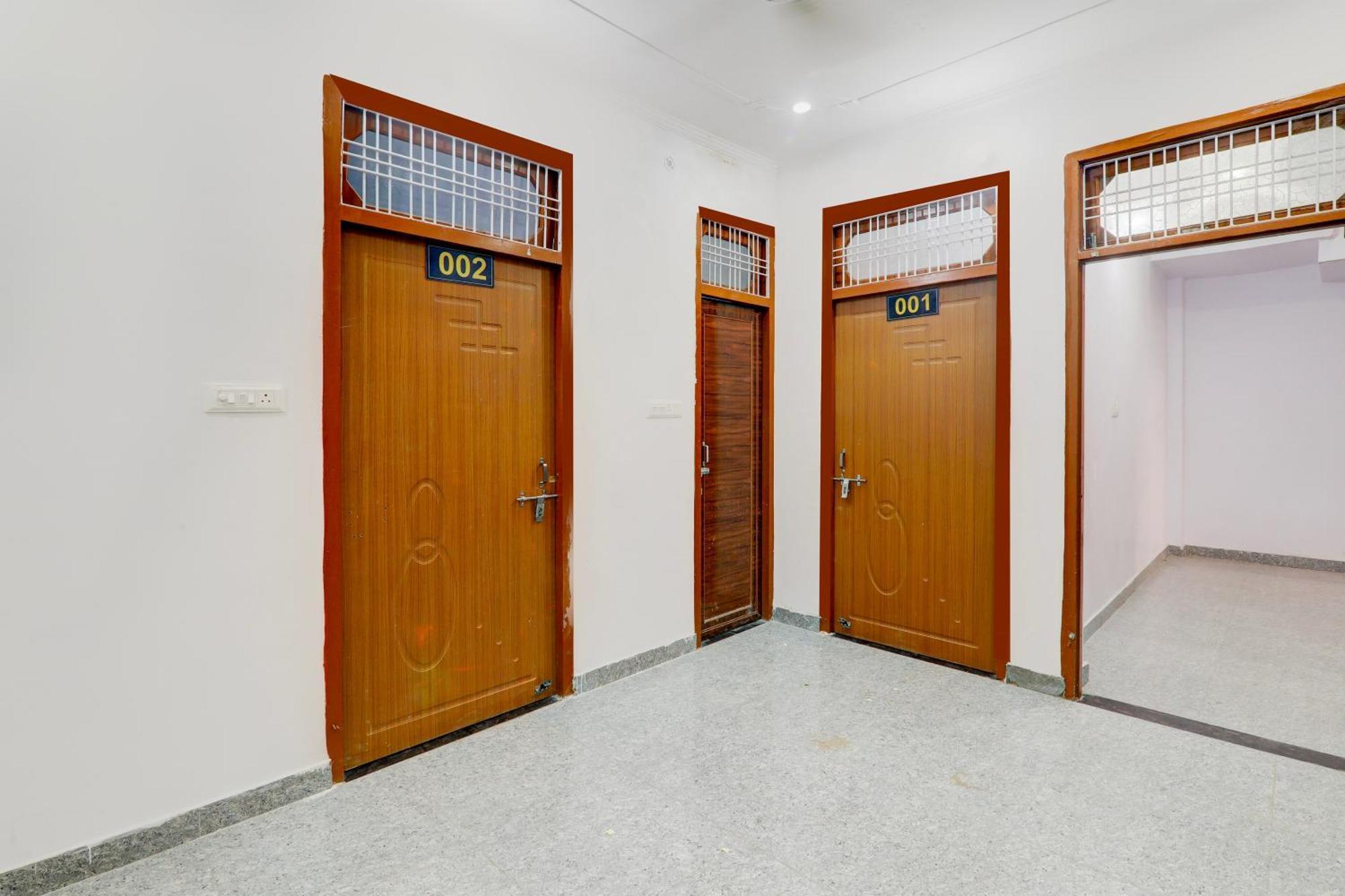 Hotel O White House Hasanganj Екстер'єр фото