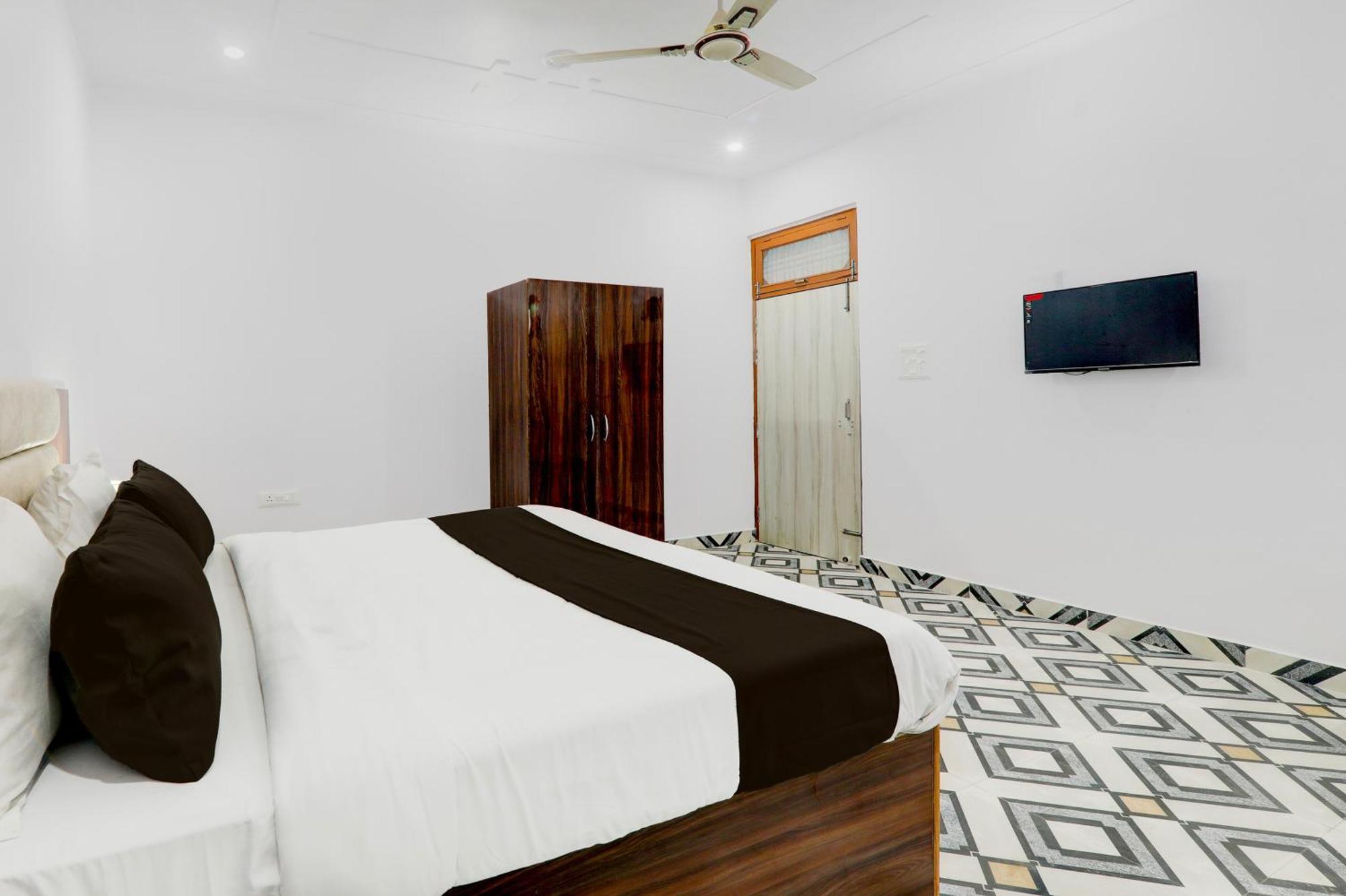 Hotel O White House Hasanganj Екстер'єр фото