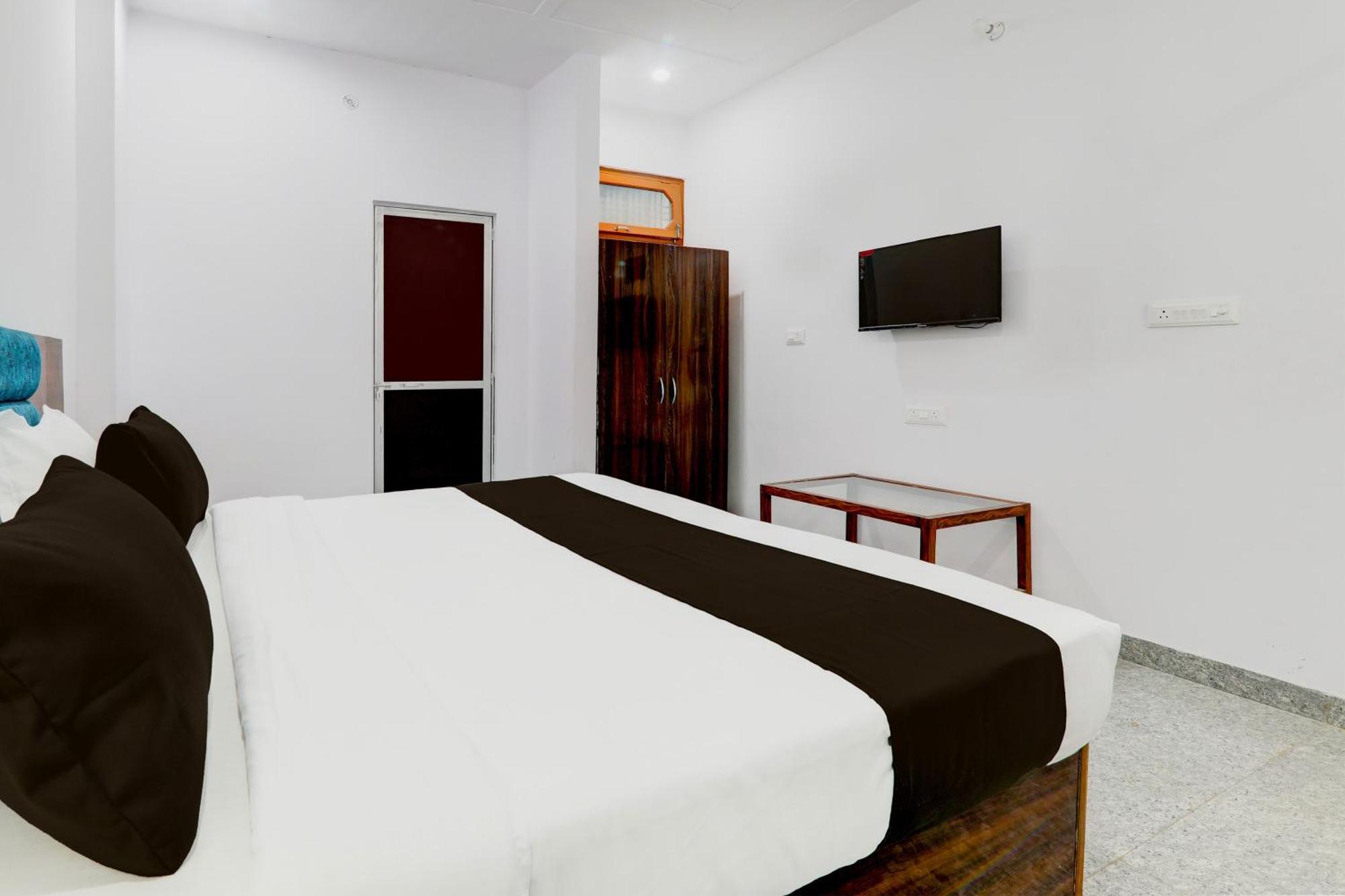 Hotel O White House Hasanganj Екстер'єр фото