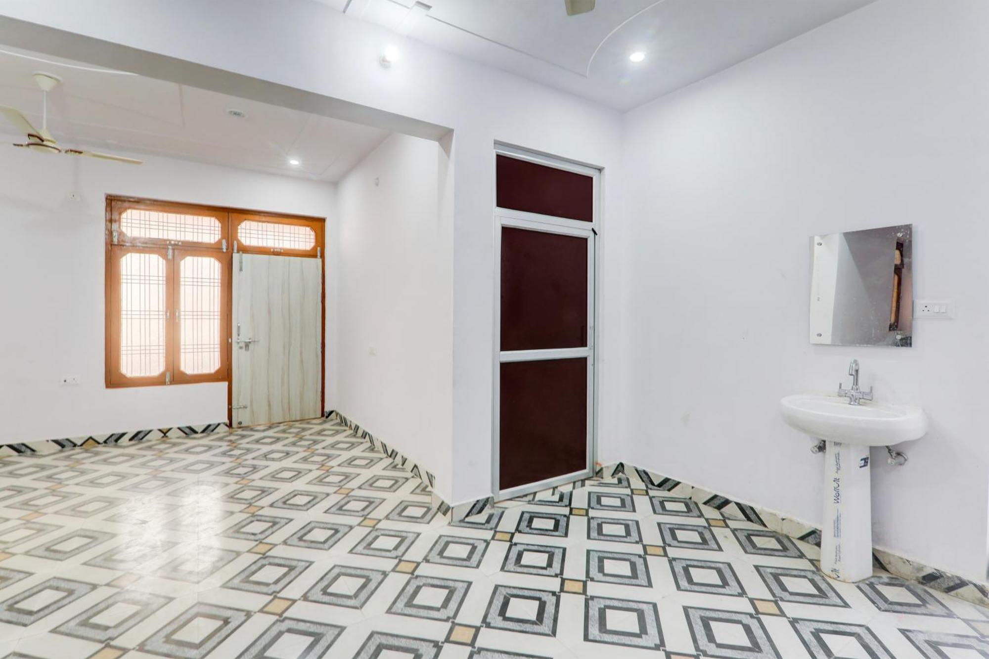 Hotel O White House Hasanganj Екстер'єр фото