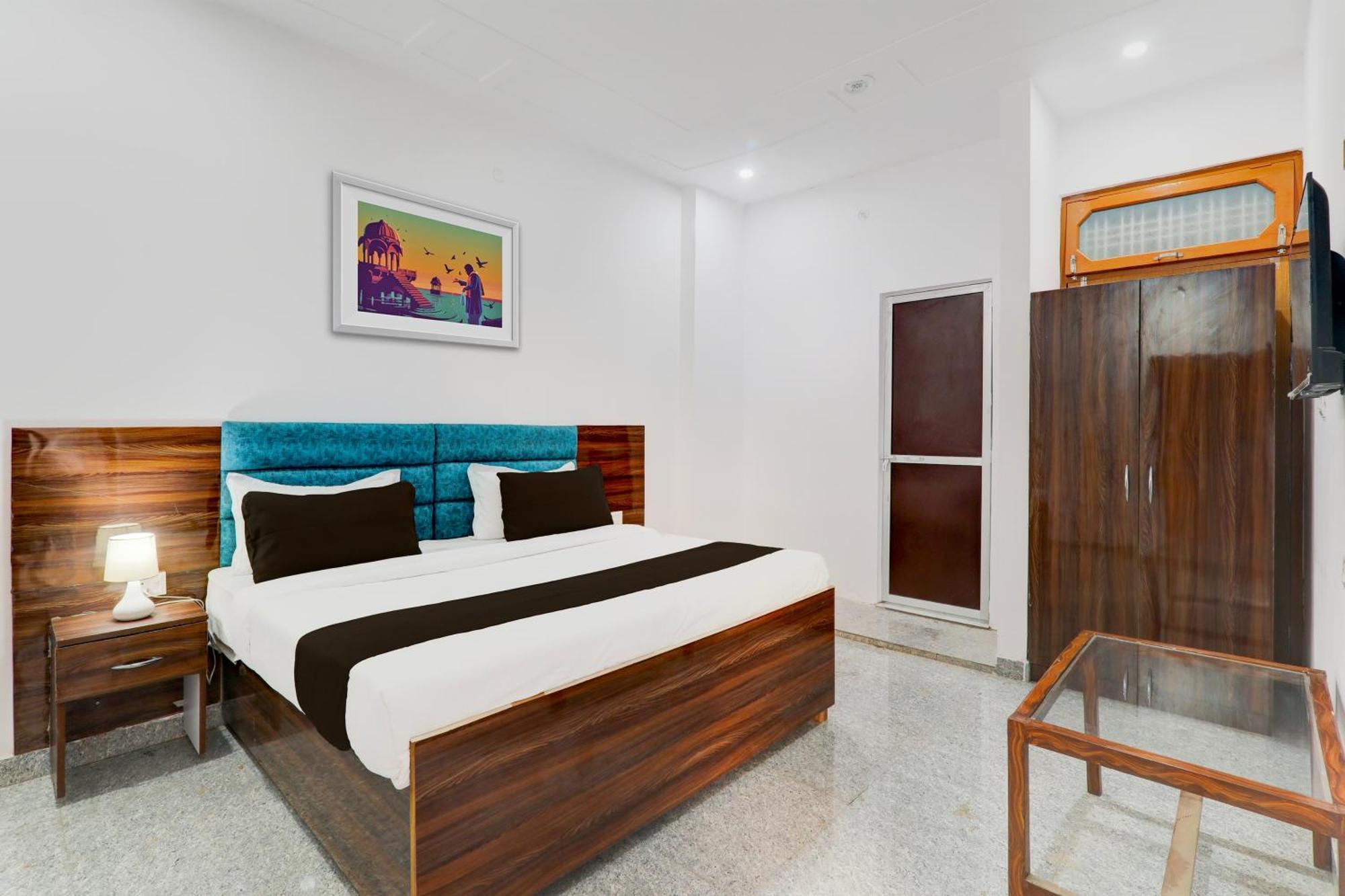 Hotel O White House Hasanganj Екстер'єр фото